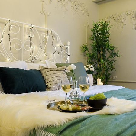 Cozy Studio Overlooking The Old Town Bucarest Esterno foto