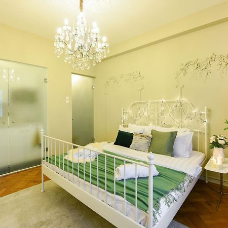 Cozy Studio Overlooking The Old Town Bucarest Esterno foto