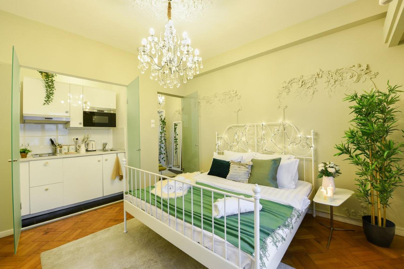 Cozy Studio Overlooking The Old Town Bucarest Esterno foto