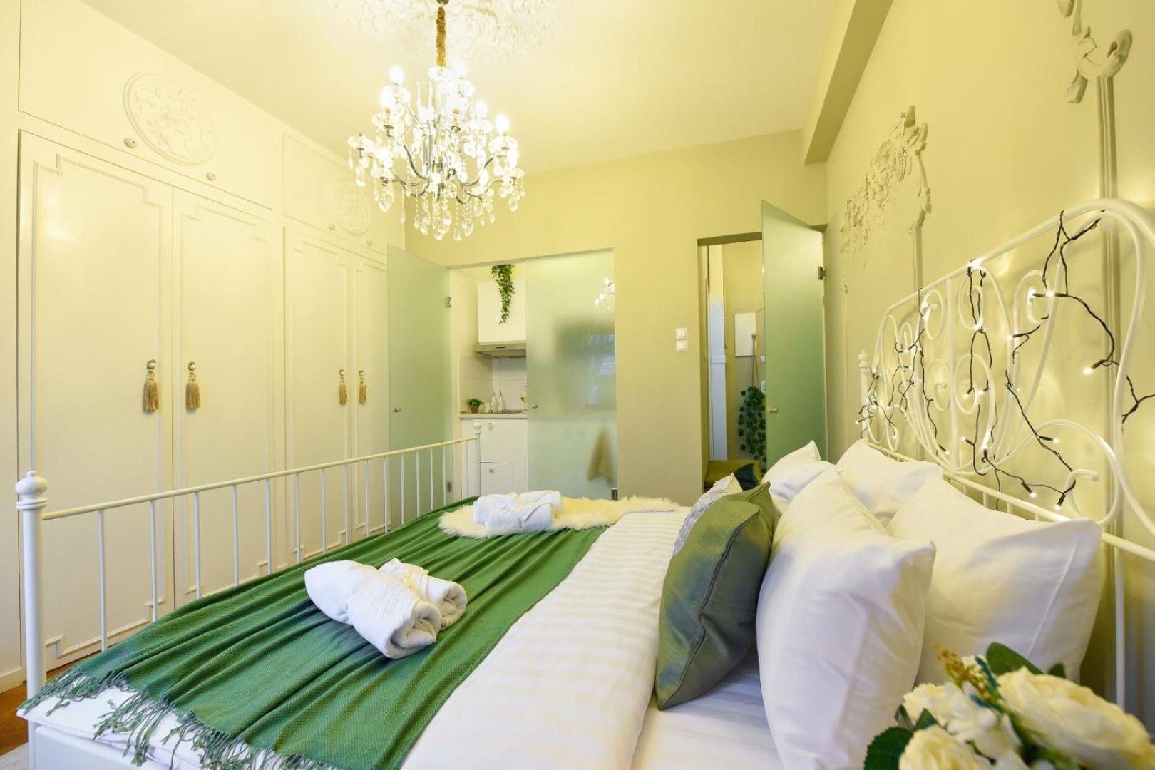 Cozy Studio Overlooking The Old Town Bucarest Esterno foto