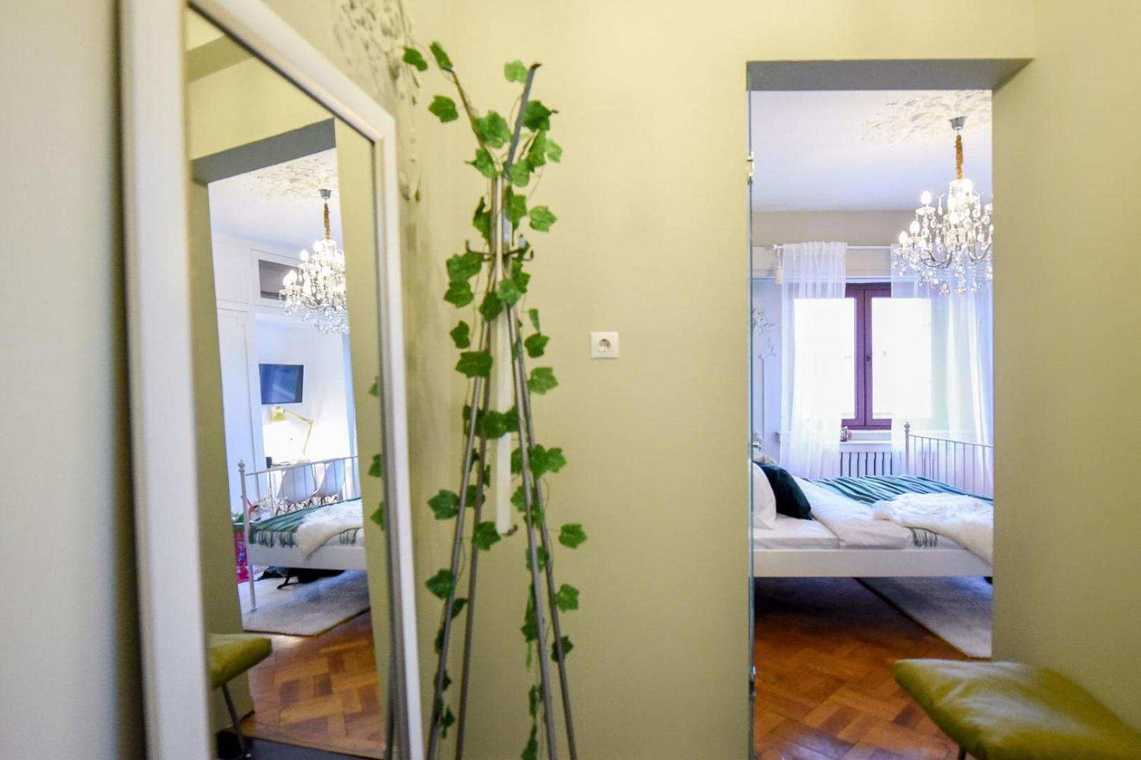 Cozy Studio Overlooking The Old Town Bucarest Esterno foto